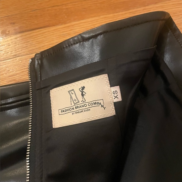 Fashion Brand Company Black Plant Leather Mini Skirt - Picture 5 of 5